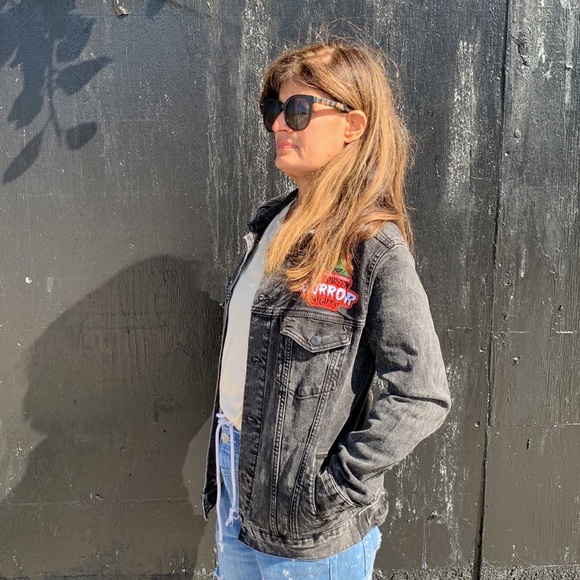 📌 Universal Studios Halloween Horror Nights 2022 Studio Screamers Jean Jacket - Picture 2 of 6